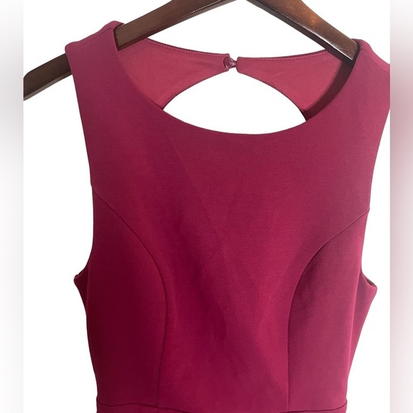 Lulu’s Backless Maxi dress - Picture 2 of 6